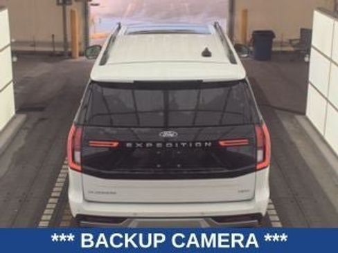 Used 2025 Ford Expedition Max Platinum AWD/4WD image 3