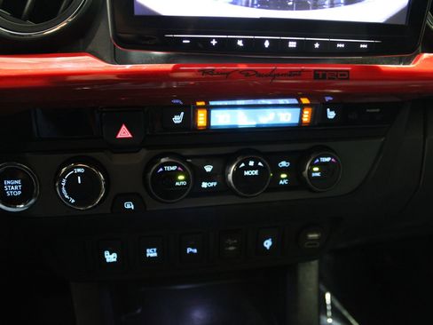 Used 2017 Toyota Tacoma TRD Pro AWD/4WD image 34