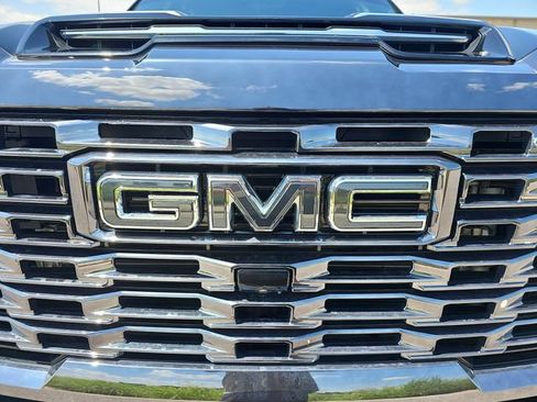 Used 2024 GMC Sierra 2500 Denali Ultimate AWD/4WD image 31