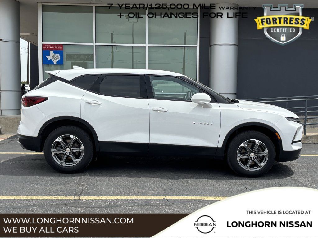 Used 2023 Chevrolet Blazer LT w/ Driver Confidence Package AWD/4WD image 2