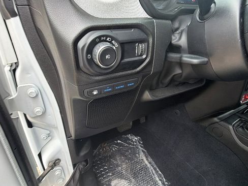 Used 2025 Jeep Wrangler Willys image 25