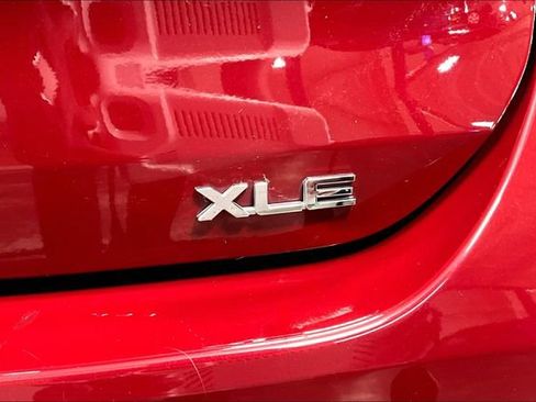 Used 2022 Toyota Highlander XLE image 14