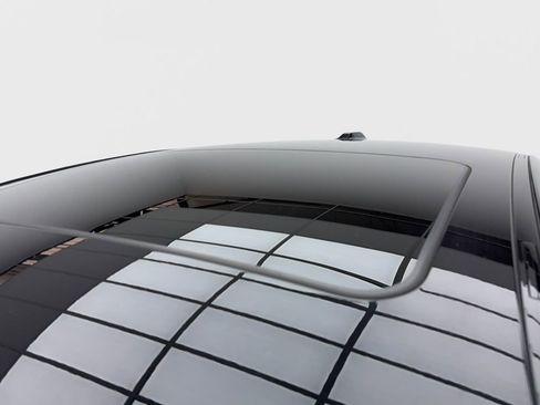 Used 2025 BMW i4 eDrive40 image 12