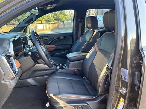 Used 2023 GMC Canyon AT4 w/ Technology Package image 26