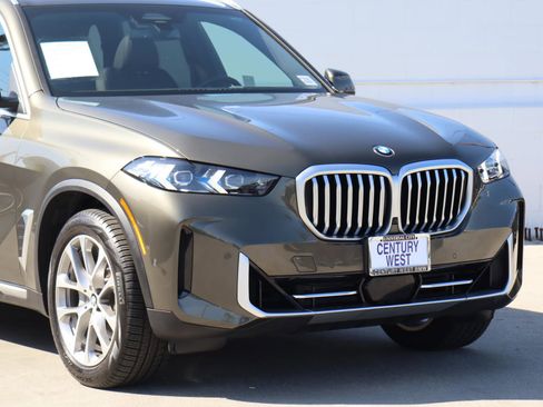Used 2025 BMW X5 xDrive40i w/ Premium Package image 2