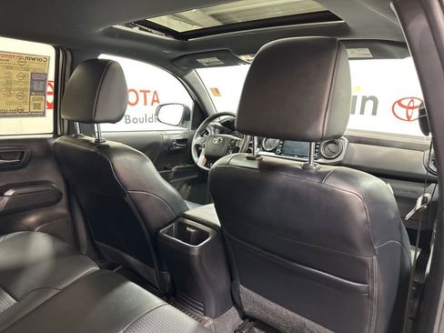 Used 2022 Toyota Tacoma TRD Off-Road image 16