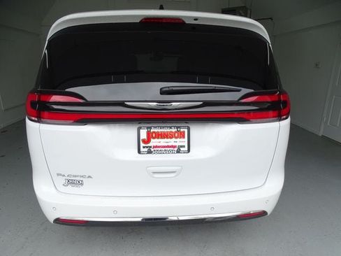 Used 2025 Chrysler Pacifica Select FWD image 22