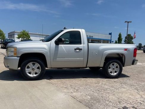 Used 2011 Chevrolet Silverado 1500 LT w/ Interior Plus Package AWD/4WD image 5