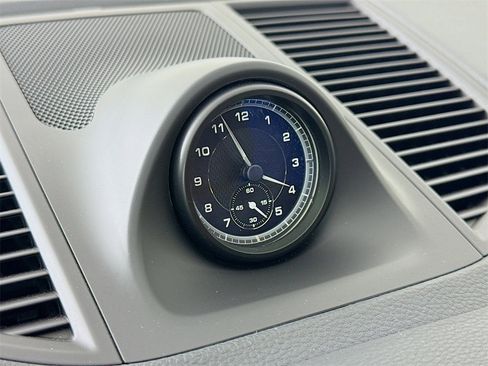 Used 2025 Porsche Macan image 17