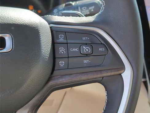 New 2025 Jeep Grand Cherokee Limited w/ Trailer Tow Package image 29