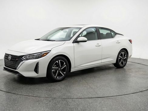 Used 2025 Nissan Sentra SV image 3