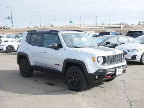 Used 2018 Jeep Renegade Trailhawk image 3