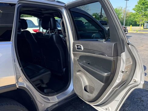 Used 2020 Jeep Grand Cherokee Limited AWD/4WD image 12