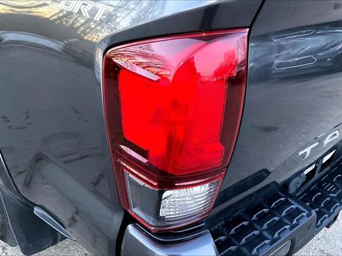Used 2019 Toyota Tacoma TRD Sport w/ Technology Package image 26