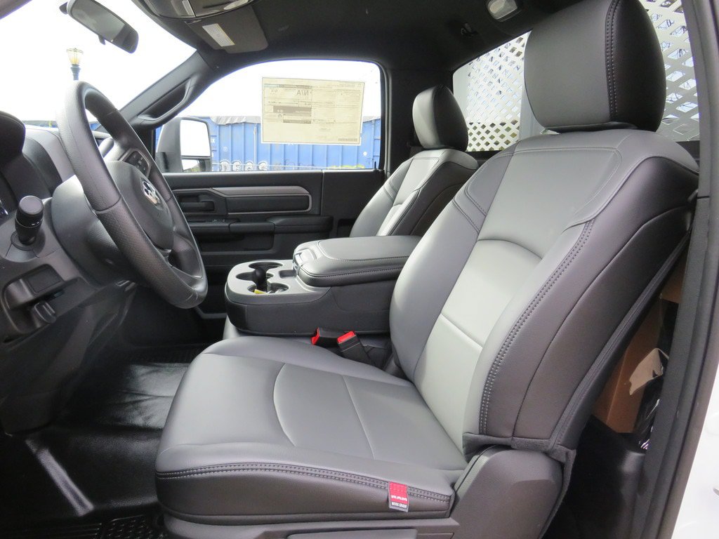New 2023 RAM 4500 Tradesman RWD image 17