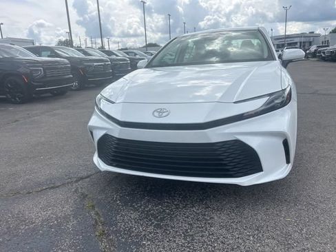 Used 2025 Toyota Camry LE FWD image 8