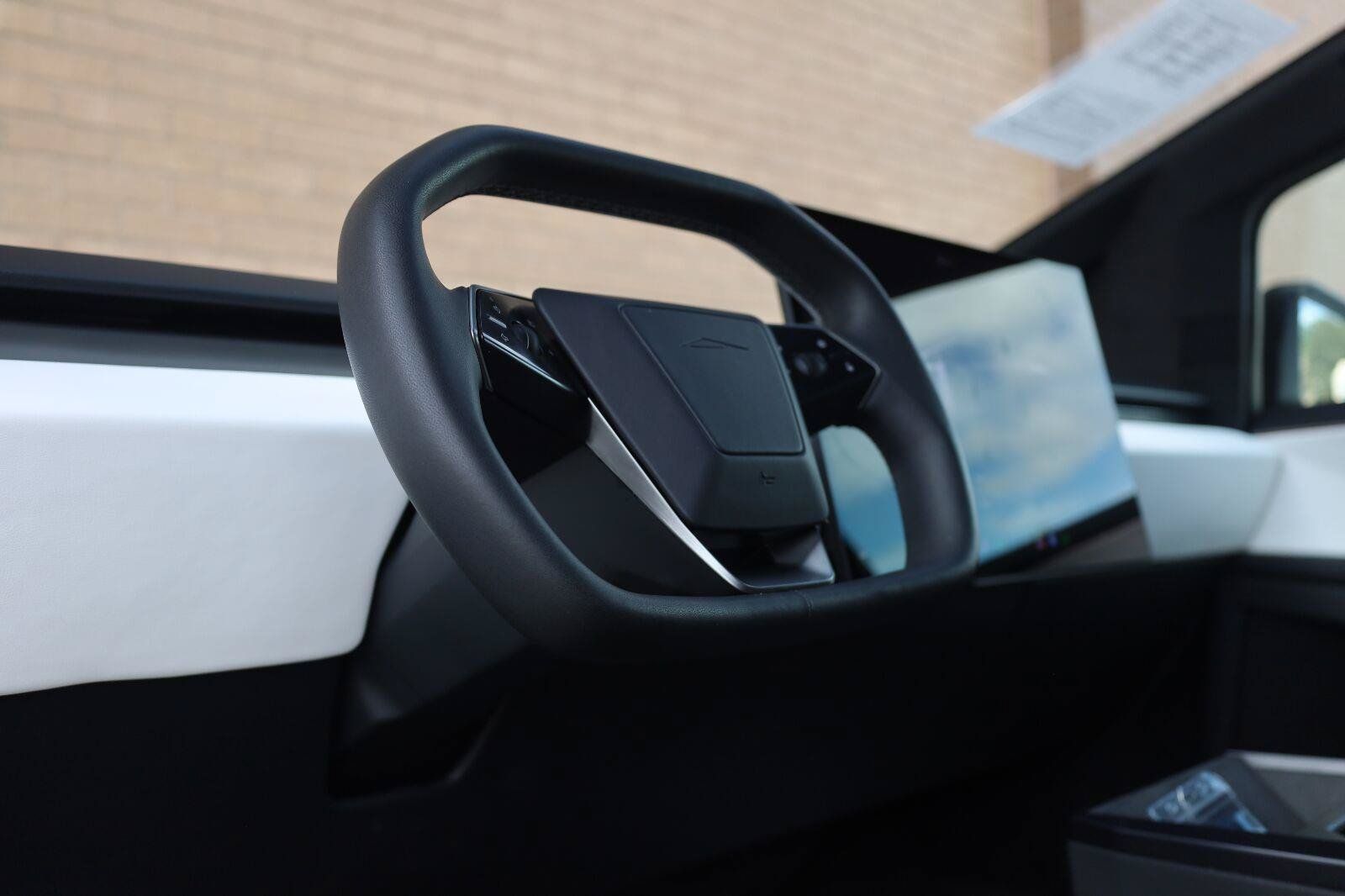 Used 2024 Tesla Cybertruck AWD Crew Cab image 17