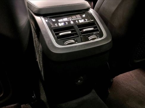 Certified 2024 Volvo XC90 B5 Plus AWD/4WD image 10