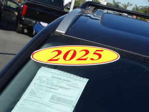 Used 2025 Toyota Highlander XLE image 6