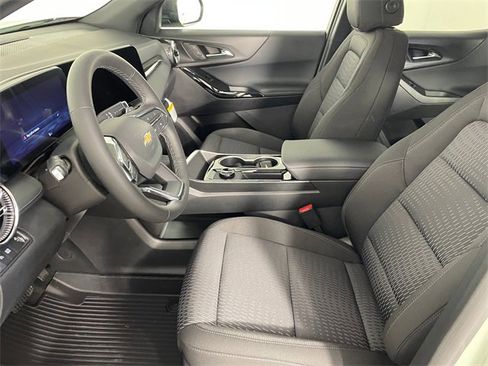 New 2026 Chevrolet Equinox LT image 2