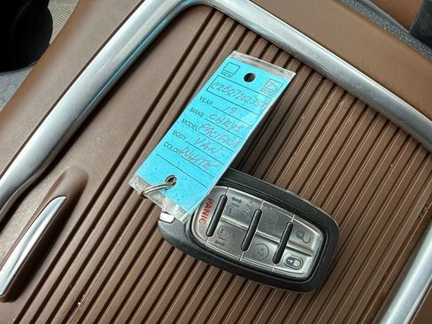 Used 2019 Chrysler Pacifica Limited w/ Advanced Safetytec Group FWD image 34