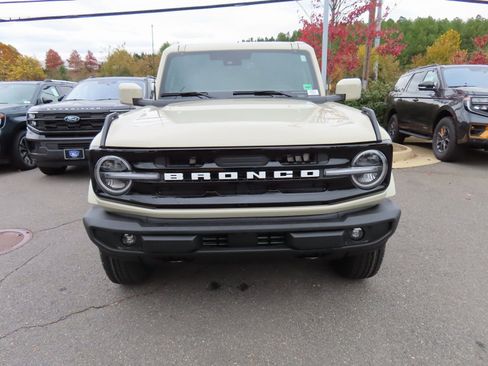 New 2025 Ford Bronco Outer Banks image 2