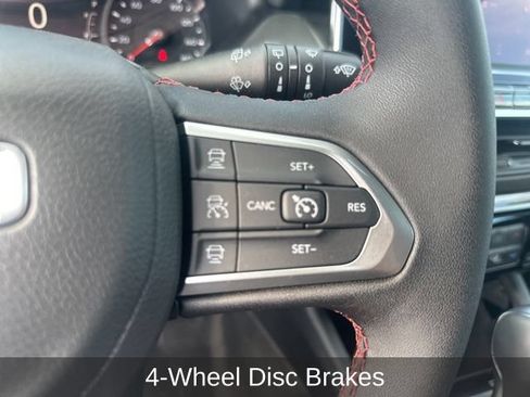 Used 2024 Jeep Compass Trailhawk w/ Trailhawk Convenience Group AWD/4WD image 12
