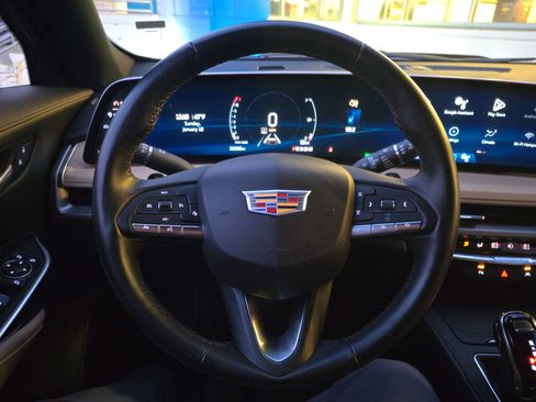 Used 2025 Cadillac XT4 Premium Luxury image 15