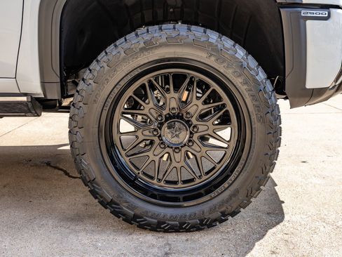 Used 2026 GMC Sierra 2500 Denali Ultimate AWD/4WD image 12