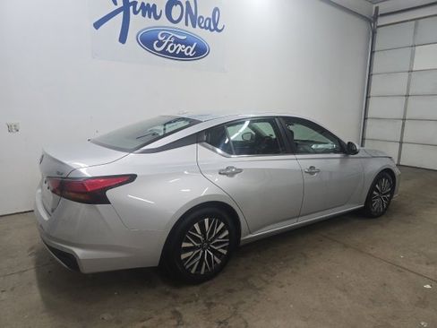 Used 2023 Nissan Altima 2.5 SV image 9