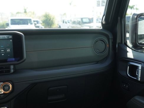 Used 2024 Jeep Gladiator Mojave w/ Convenience Group image 27