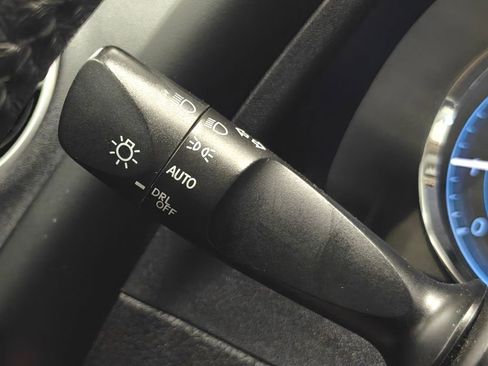Used 2017 Toyota Corolla SE FWD image 13