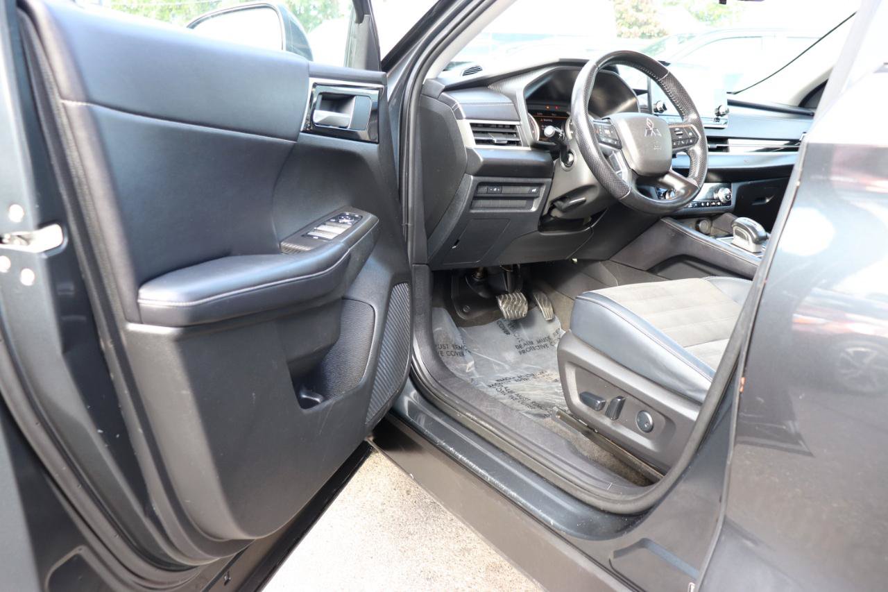 Used 2024 Mitsubishi Outlander AWD image 10