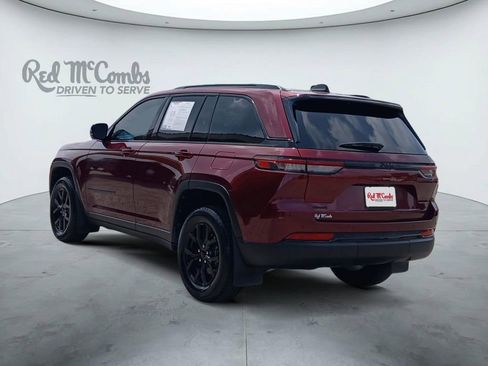Used 2025 Jeep Grand Cherokee Altitude AWD/4WD image 3