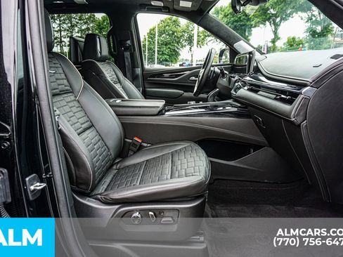 Used 2024 Cadillac Escalade ESV V AWD/4WD image 25