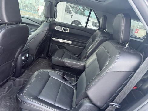 Used 2021 Ford Explorer Limited w/ Equipment Group 301A image 10