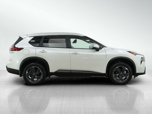 Used 2024 Nissan Rogue SV w/ SV Premium Package image 7