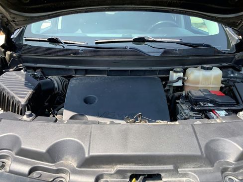Used 2019 Chevrolet Traverse LT FWD image 29