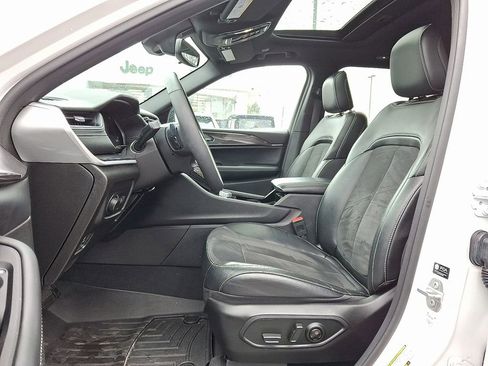 Used 2023 Jeep Grand Cherokee Altitude image 13