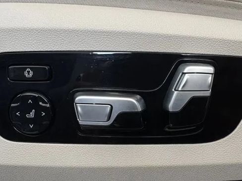 Used 2021 BMW X7 xDrive40i w/ M Sport Package AWD/4WD image 43