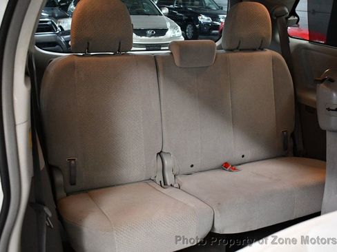 Used 2011 Toyota Sienna LE w/ Towing Pkg image 18