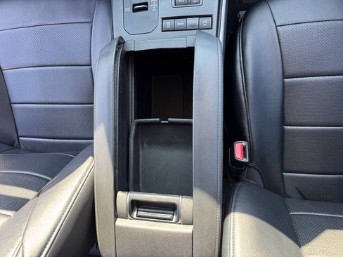 Used 2021 Toyota Highlander L FWD image 19