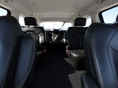 Used 2020 Chrysler Pacifica Touring-L Plus w/ Advanced Safetytec Group FWD image 12