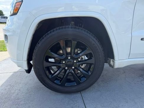 Used 2020 Jeep Grand Cherokee Altitude RWD image 4