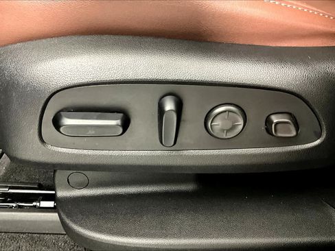 Used 2020 Buick Enclave Avenir w/ Avenir Technology Package FWD image 36