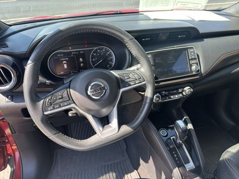 Used 2018 Nissan Kicks SR w/ Premium Package FWD image 12