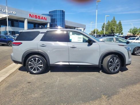 New 2026 Nissan Pathfinder Platinum AWD/4WD image 4