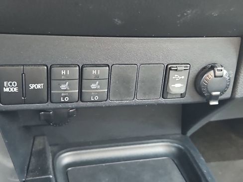 Used 2016 Toyota RAV4 Limited image 34