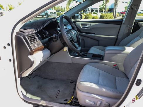 Used 2016 Toyota Camry LE FWD image 18