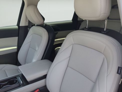New 2026 Lincoln Nautilus Premier AWD/4WD image 9